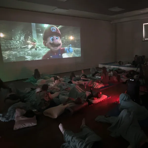 Wieczory filmowe z popcornem